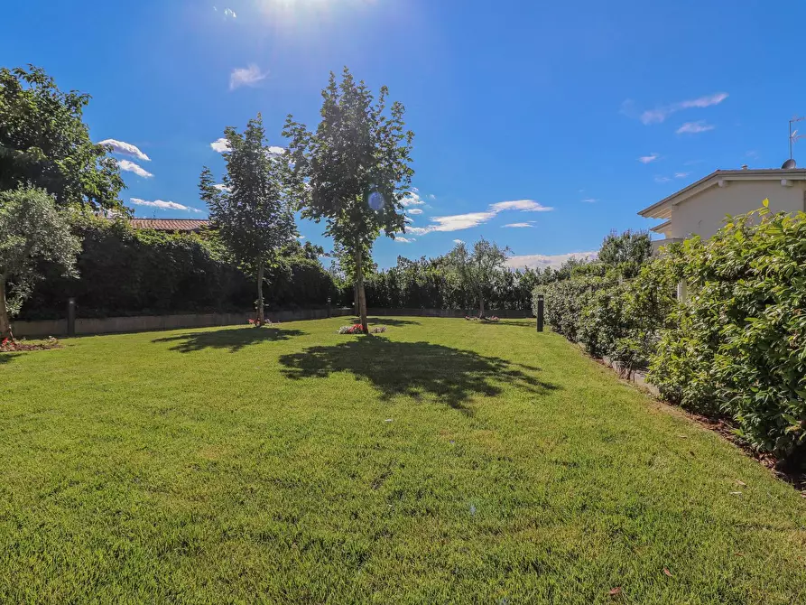 Immagine 21 di Appartamento in vendita  in via Coorti Romane a Sirmione