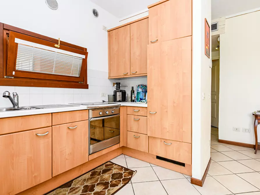 Immagine 3 di Appartamento in vendita  in Località Sermana a Peschiera Del Garda