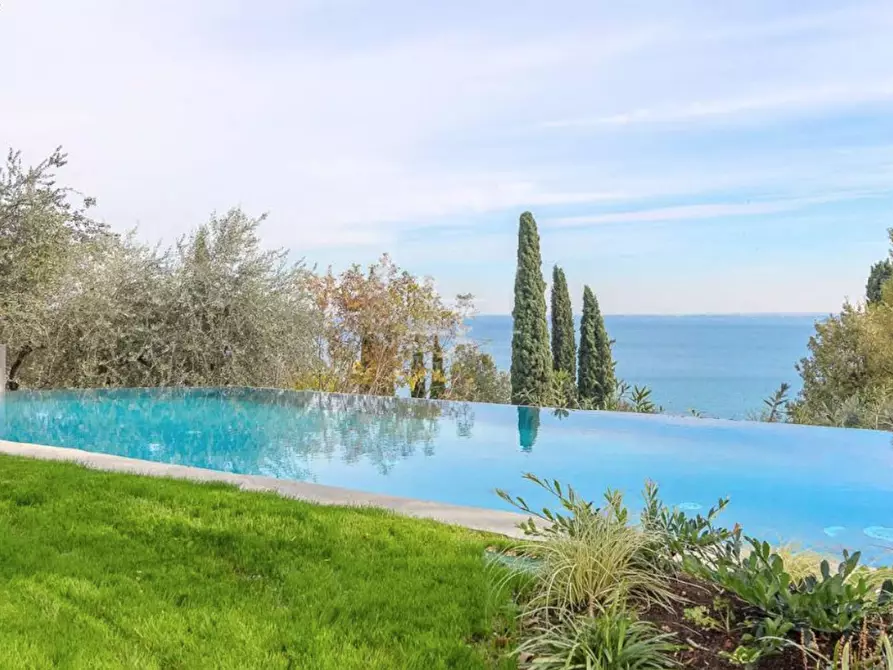 Immagine 25 di Villa in vendita  in Via Cavour a Padenghe Sul Garda