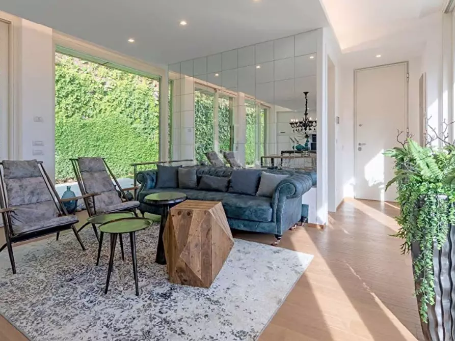 Immagine 20 di Villa in vendita  in Via Cavour a Padenghe Sul Garda