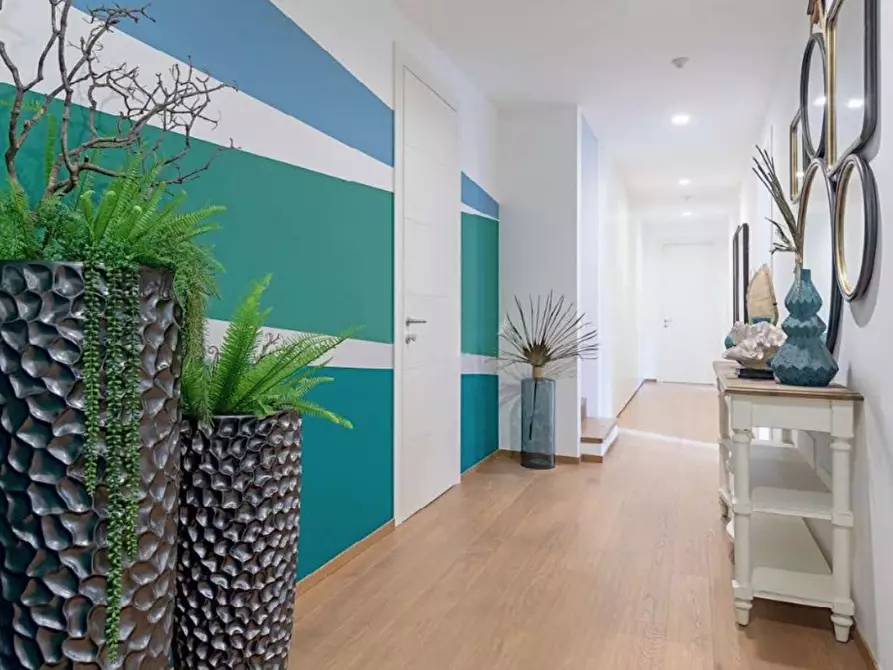 Immagine 27 di Villa in vendita  in Via Cavour a Padenghe Sul Garda