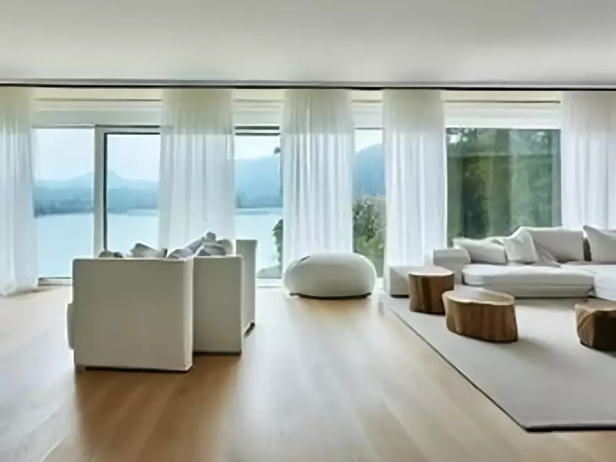 Immagine 3 di Villa in vendita  in Via Ronchi a Padenghe Sul Garda