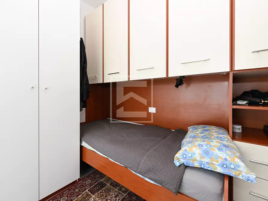 Immagine 22 di Appartamento in vendita  in via primo maggio a Moniga Del Garda