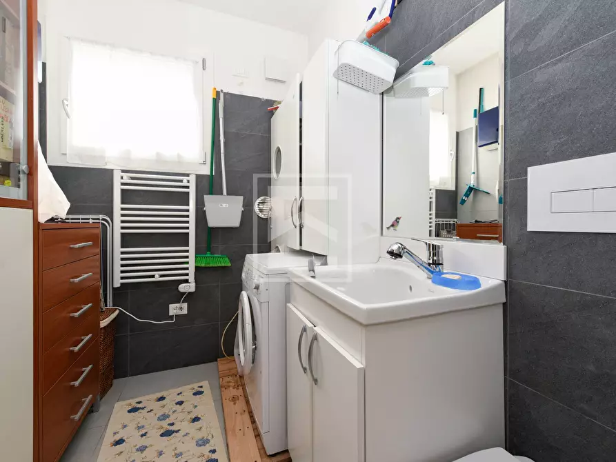 Immagine 25 di Appartamento in vendita  in via primo maggio a Moniga Del Garda