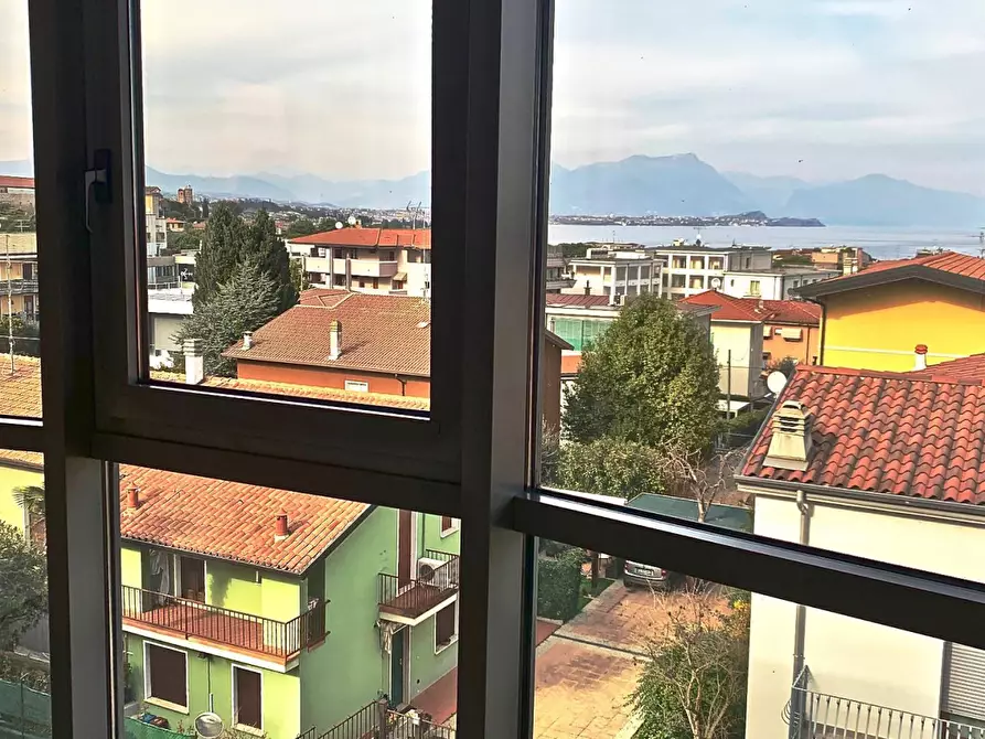 Immagine 22 di Attico in vendita  in Via Curiel a Desenzano Del Garda