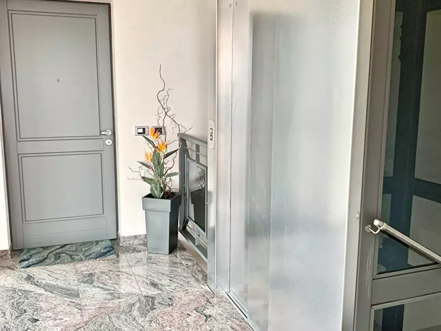 Immagine 21 di Attico in vendita  in Via Curiel a Desenzano Del Garda