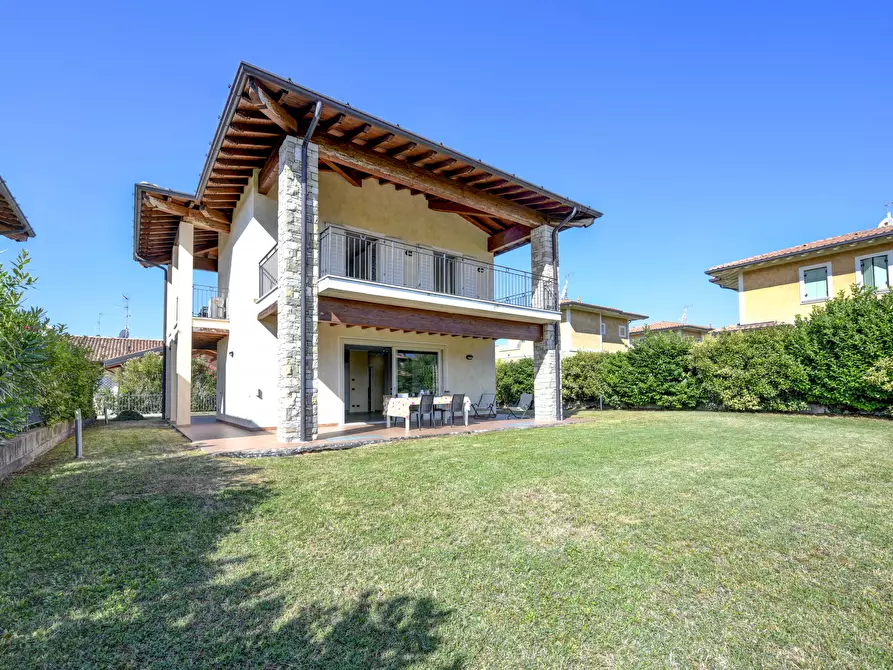 Immagine 1 di Villa in vendita  in Via Gazzolo a Manerba Del Garda