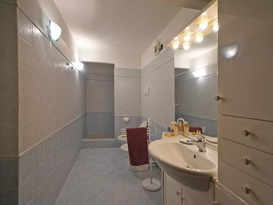 Immagine 23 di Villa in vendita  in Via Belvedere a Gardone Riviera