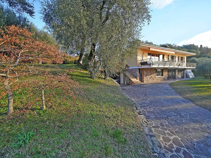 Immagine 28 di Villa in vendita  in Via Belvedere a Gardone Riviera