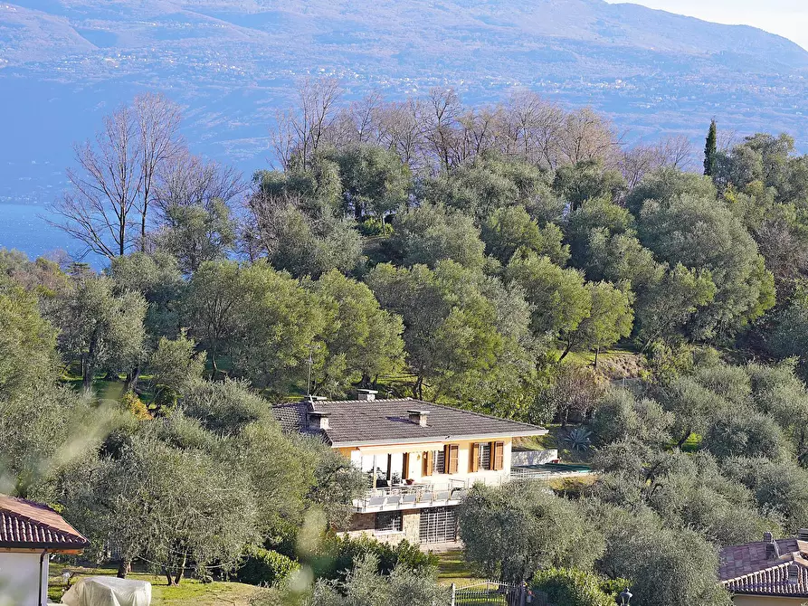 Immagine 29 di Villa in vendita  in Via Belvedere a Gardone Riviera