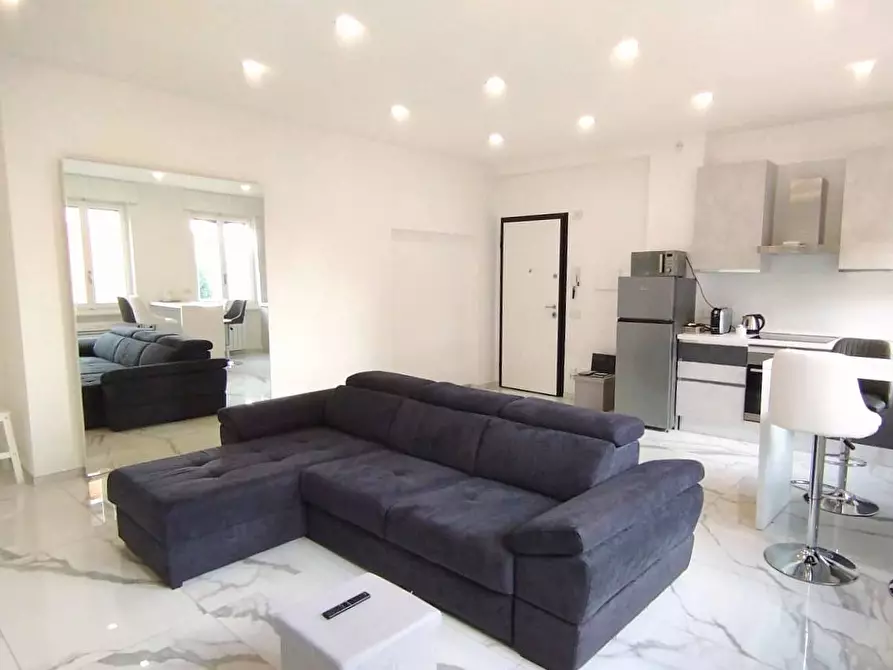 Immagine 3 di Appartamento in vendita  in Via scavi romani a Desenzano Del Garda