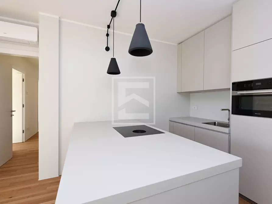 Immagine 4 di Appartamento in vendita  in Via del Vittoriale a Gardone Riviera