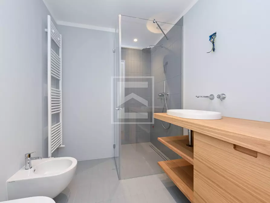 Immagine 10 di Appartamento in vendita  in Via del Vittoriale a Gardone Riviera