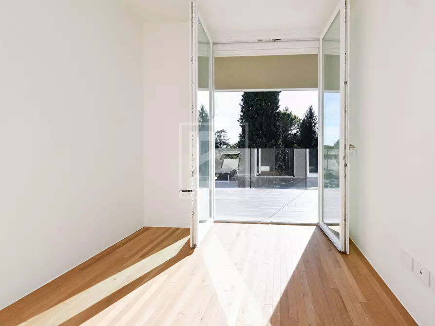 Immagine 11 di Appartamento in vendita  in Via del Vittoriale a Gardone Riviera