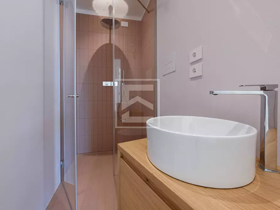 Immagine 12 di Appartamento in vendita  in Via del Vittoriale a Gardone Riviera