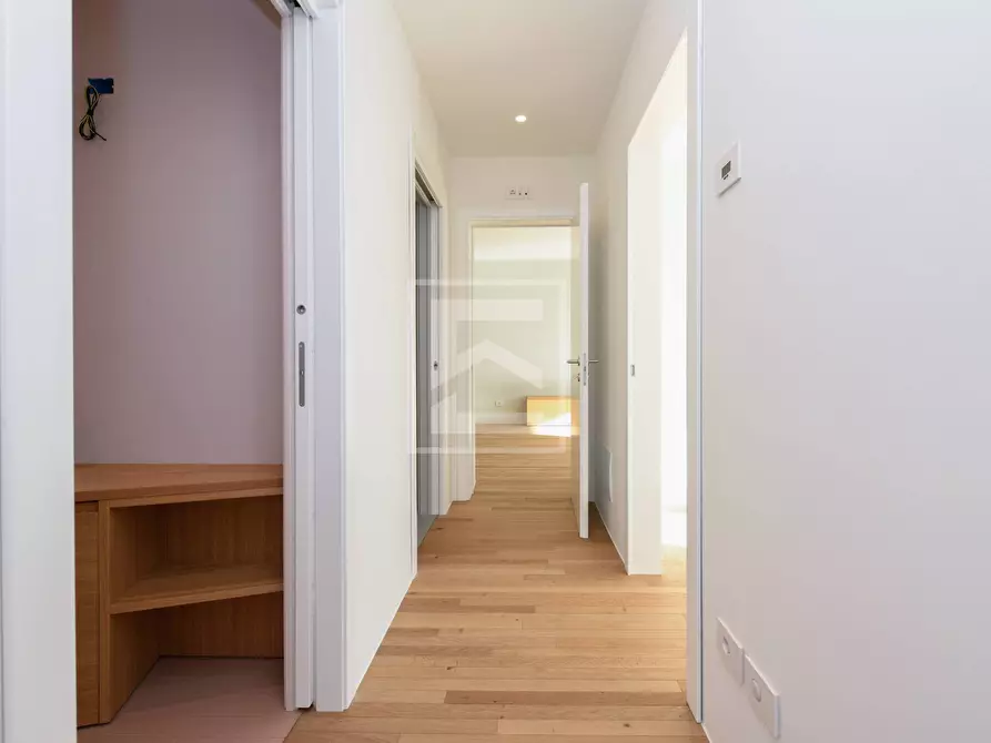 Immagine 15 di Appartamento in vendita  in Via del Vittoriale a Gardone Riviera