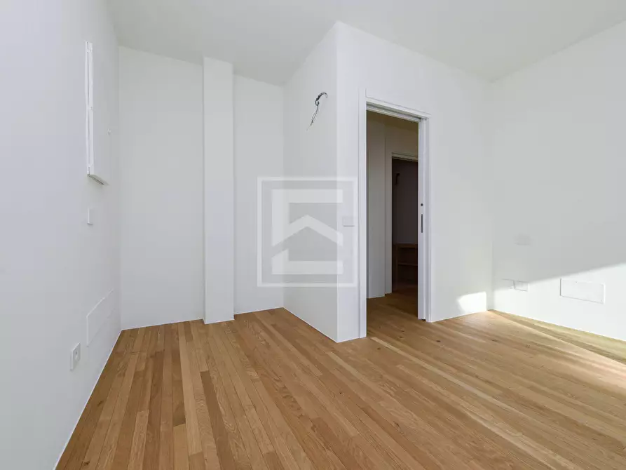 Immagine 16 di Appartamento in vendita  in Via del Vittoriale a Gardone Riviera