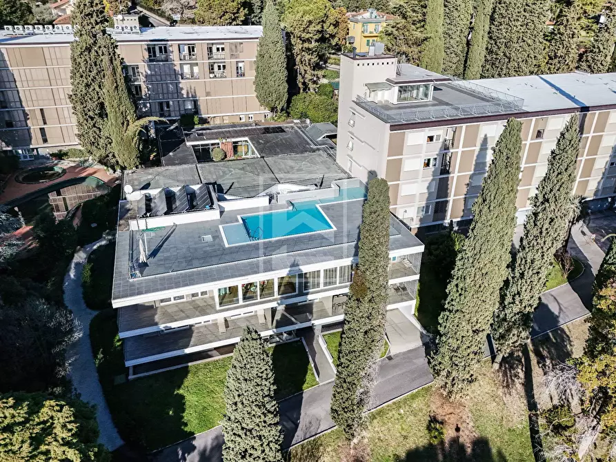 Immagine 22 di Appartamento in vendita  in Via del Vittoriale a Gardone Riviera