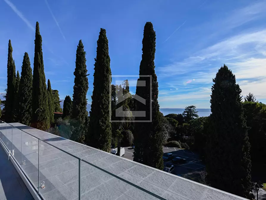 Immagine 24 di Appartamento in vendita  in Via del Vittoriale a Gardone Riviera