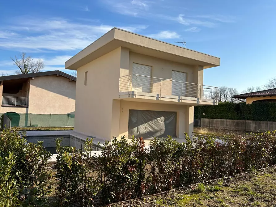 Immagine 1 di Villa in vendita  in via Repubblica a Manerba Del Garda
