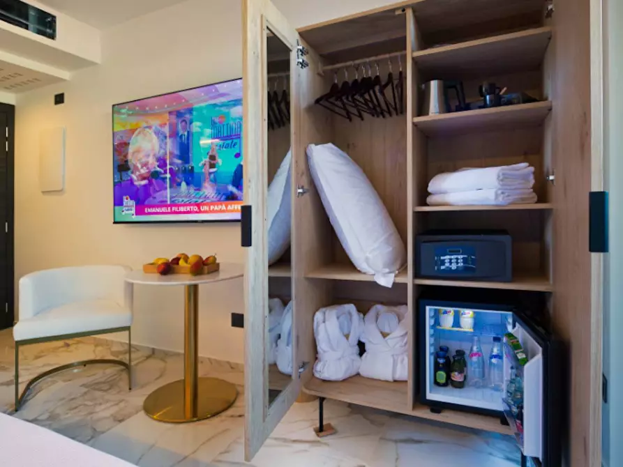 Immagine 5 di Albergo/B&B/Residence in vendita  in via Arici a Sirmione