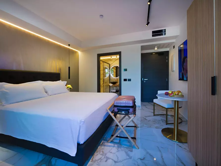 Immagine 7 di Albergo/B&B/Residence in vendita  in via Arici a Sirmione