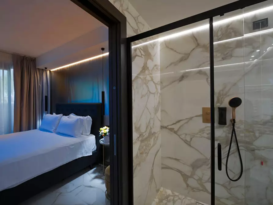 Immagine 8 di Albergo/B&B/Residence in vendita  in via Arici a Sirmione