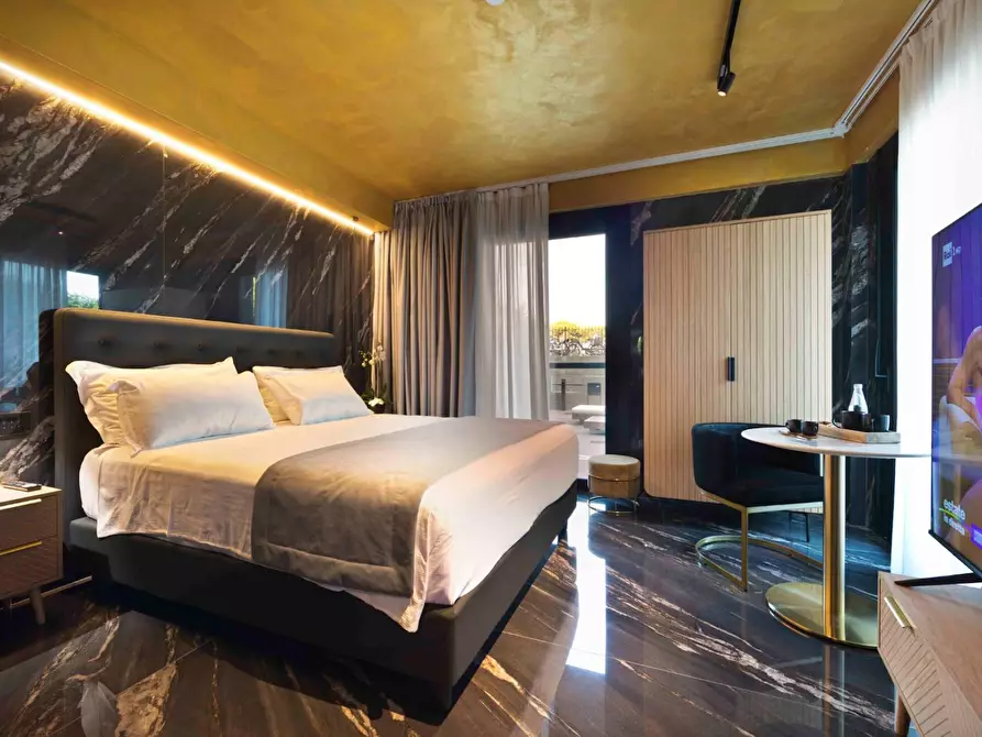 Immagine 17 di Albergo/B&B/Residence in vendita  in via Arici a Sirmione