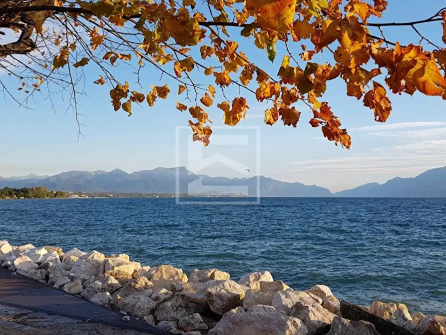 Immagine 12 di Appartamento in vendita  in via San Zeno a Desenzano Del Garda