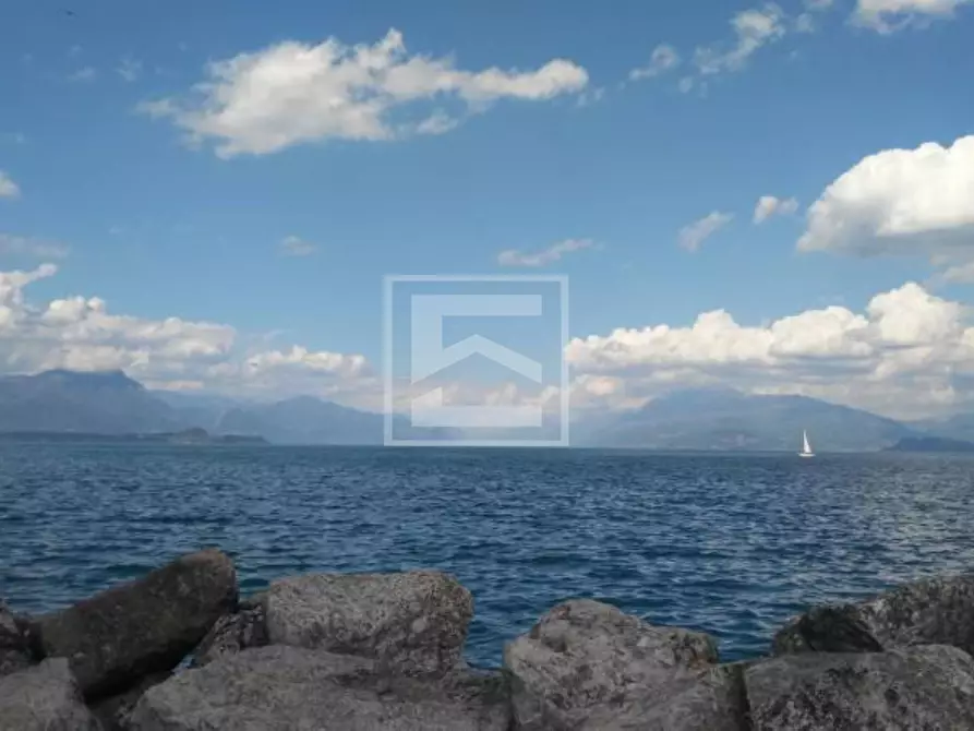 Immagine 19 di Appartamento in vendita  in via San Zeno a Desenzano Del Garda