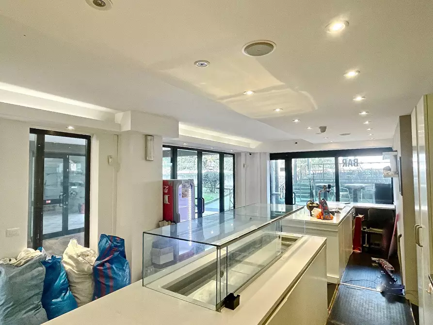 Immagine 5 di Bar / Ristorante in vendita  in via xx5 aprile a Sirmione