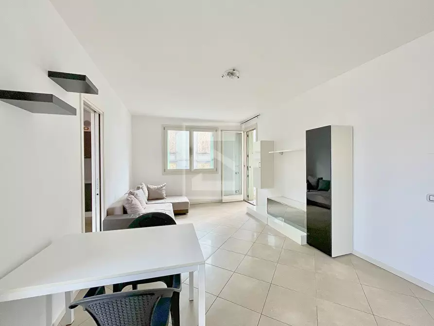 Immagine 14 di Appartamento in vendita  in via San Zeno a Desenzano Del Garda