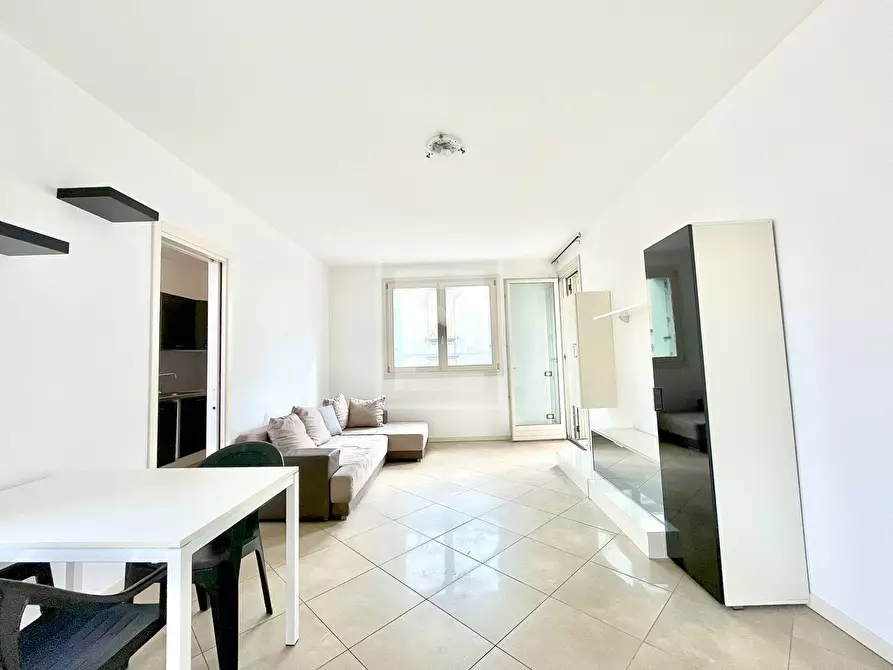 Immagine 17 di Appartamento in vendita  in via San Zeno a Desenzano Del Garda