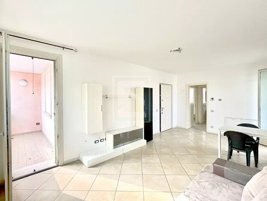 Immagine 5 di Appartamento in vendita  in via San Zeno a Desenzano Del Garda