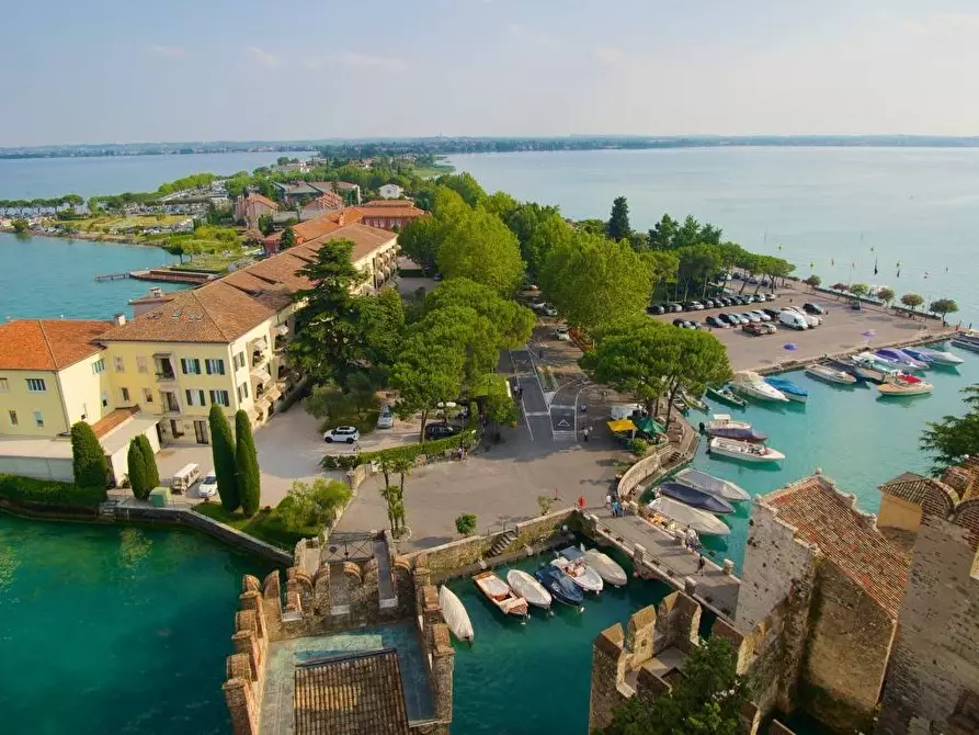 Immagine 11 di Bar / Ristorante in vendita  in via xx5 aprile a Sirmione