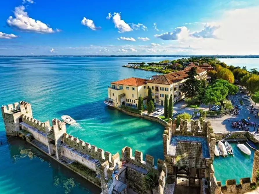 Immagine 14 di Bar / Ristorante in vendita  in via xx5 aprile a Sirmione