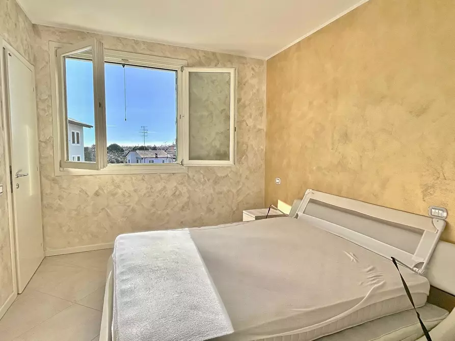 Immagine 21 di Appartamento in vendita  in Via San Zeno a Desenzano Del Garda