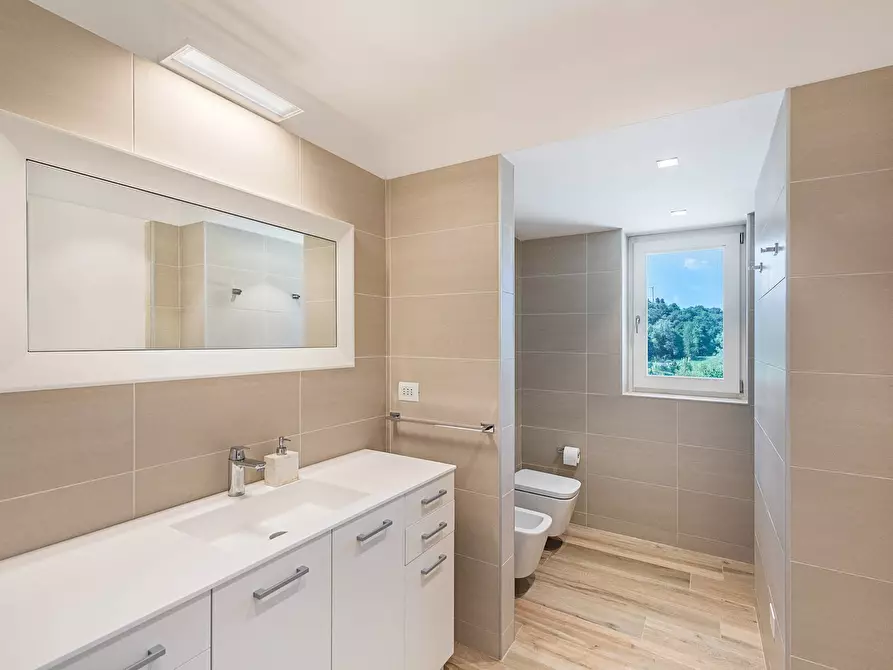 Immagine 13 di Villa in vendita  in Via dei Colli a Soiano Del Lago