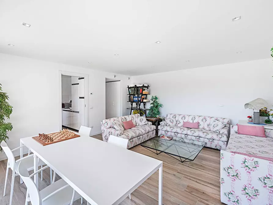 Immagine 8 di Villa in vendita  in Via dei Colli a Soiano Del Lago