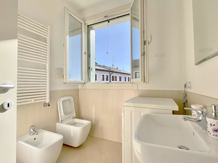 Immagine 14 di Albergo/B&B/Residence in vendita  a Desenzano Del Garda