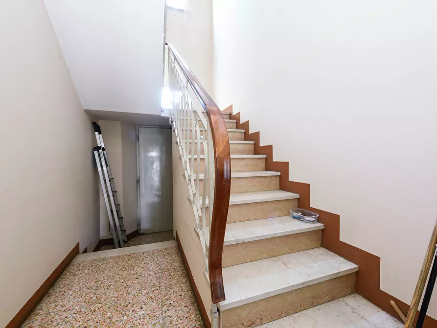 Immagine 15 di Villa in vendita  in Via Dolarici a Desenzano Del Garda