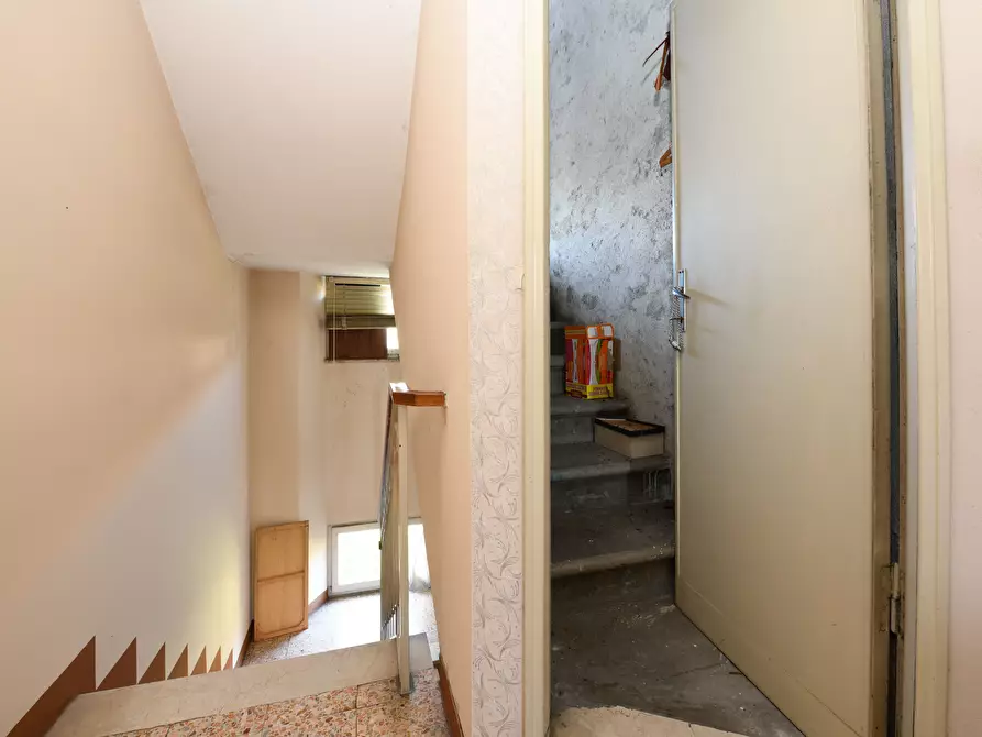 Immagine 27 di Villa in vendita  in Via Dolarici a Desenzano Del Garda