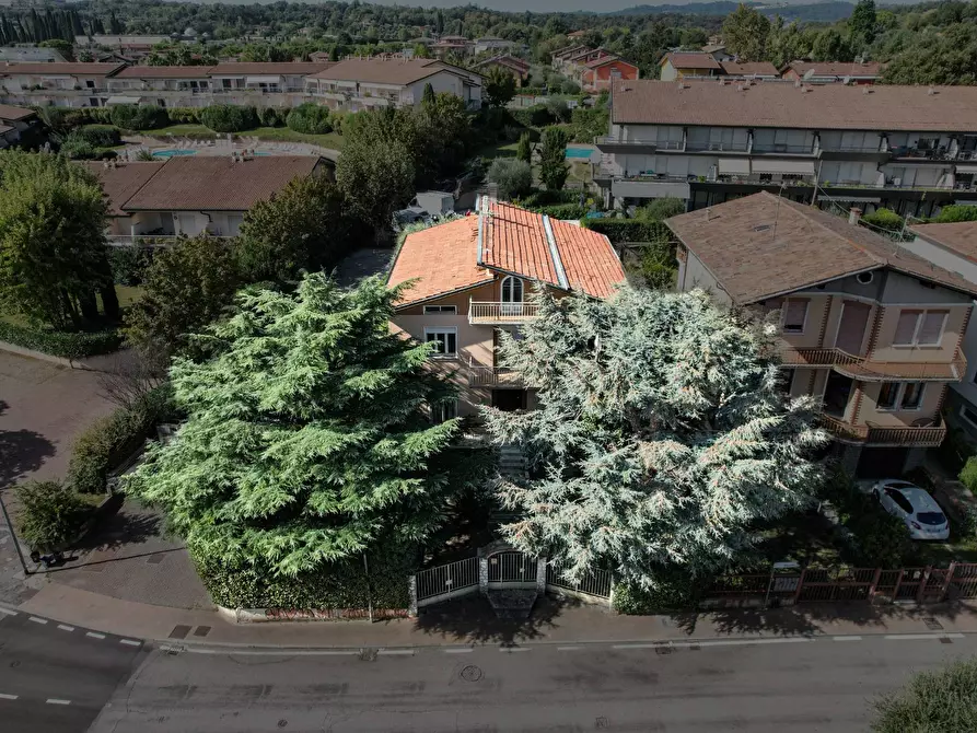 Immagine 2 di Villa in vendita  in Via Dolarici a Desenzano Del Garda