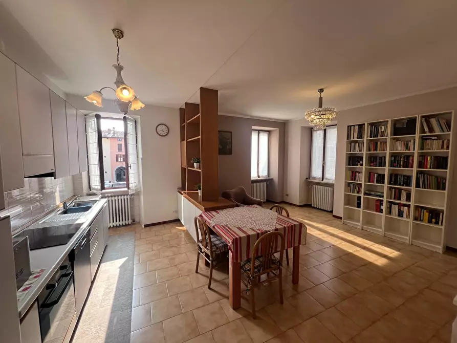 Immagine 1 di Appartamento in vendita  in centro storico a Desenzano Del Garda