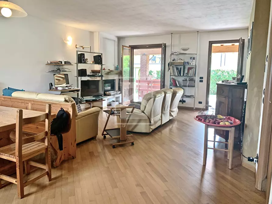 Immagine 18 di Appartamento in vendita  in Via San Rocco a Padenghe Sul Garda