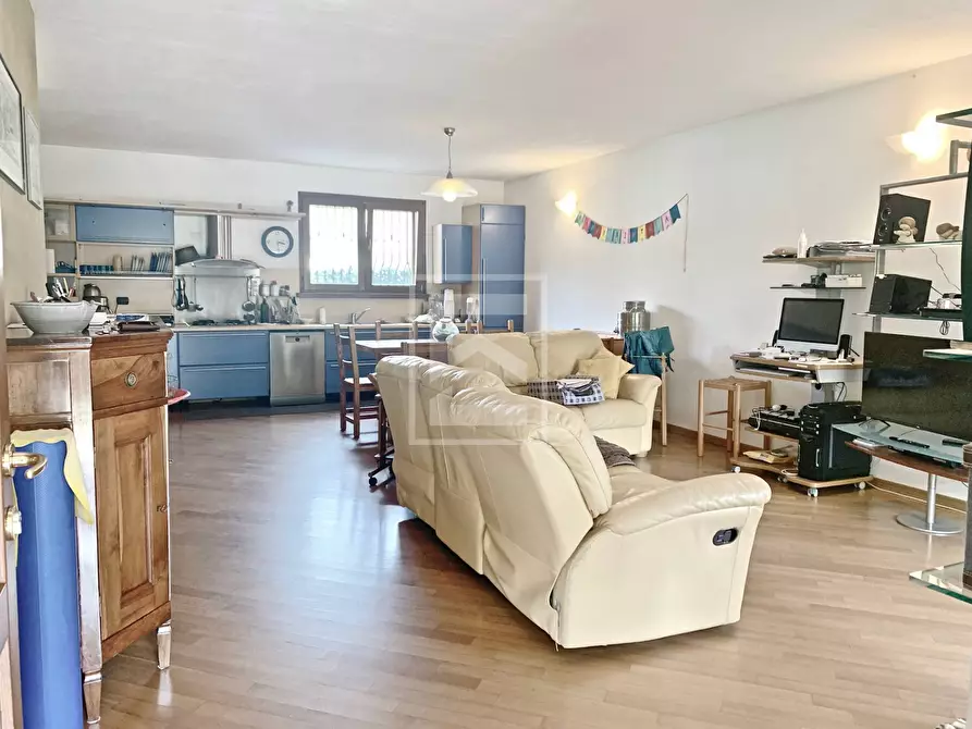 Immagine 15 di Appartamento in vendita  in Via San Rocco a Padenghe Sul Garda