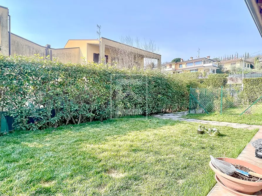 Immagine 5 di Appartamento in vendita  in Via San Rocco a Padenghe Sul Garda