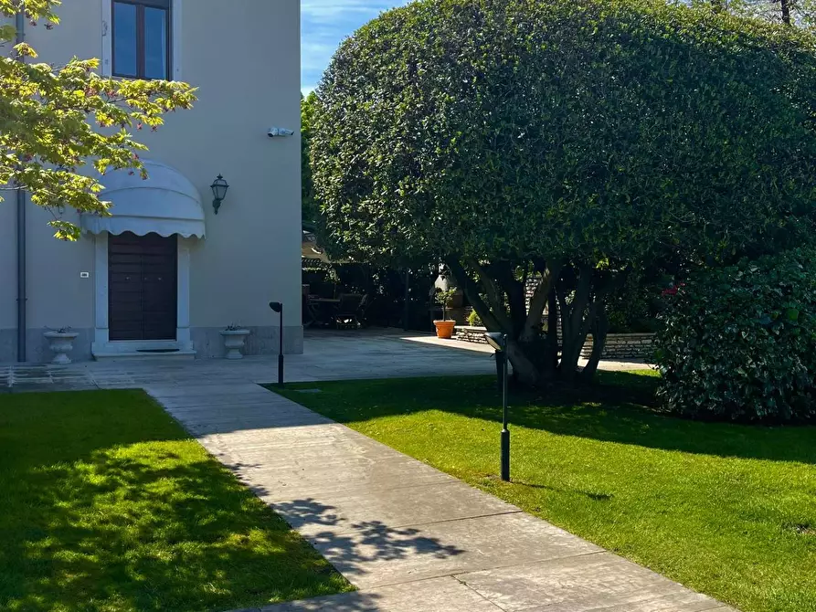 Immagine 11 di Villa in vendita  in Via Tommaso dal Molin a Desenzano Del Garda