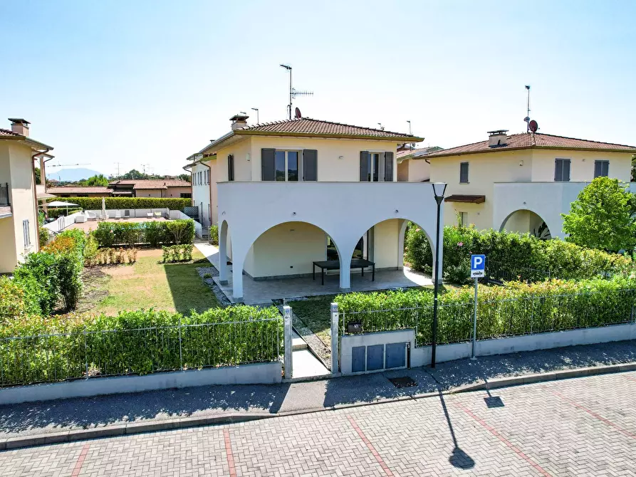 Immagine 1 di Villa in vendita  in via della Selva a Manerba Del Garda