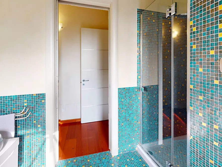 Immagine 29 di Villa in vendita  in Via Centenaro a Desenzano Del Garda